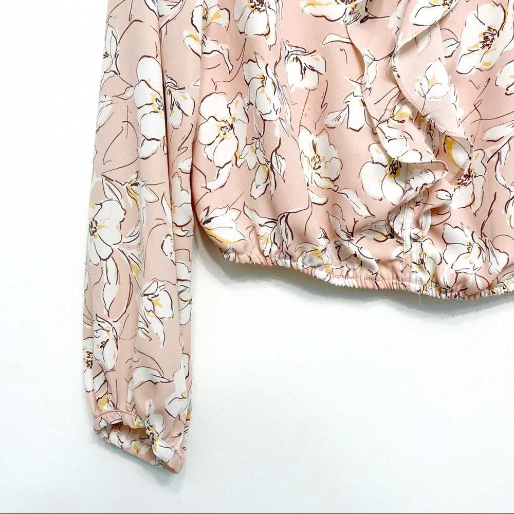 astr | ruffled button-front floral v-neck blouse blush pink m